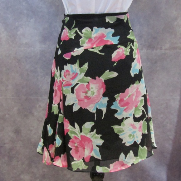 Chaps Black w/ Pink Floral Flirty Skirt Size 16P - Picture 4 of 5